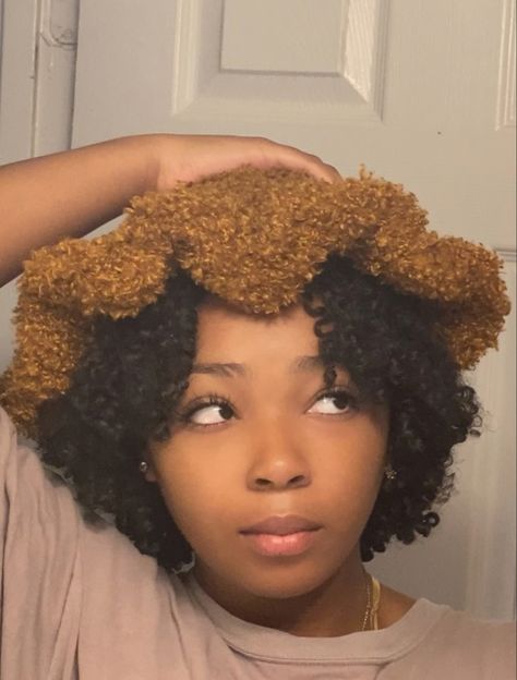 Short Curly Hair With Hat, Curly Hair With Hat, Hair With Hat, Knitting Creations, Grad Trip, Yarn Creations, Crochet Ruffle, Crochet Bucket Hat, Crochet Inspo