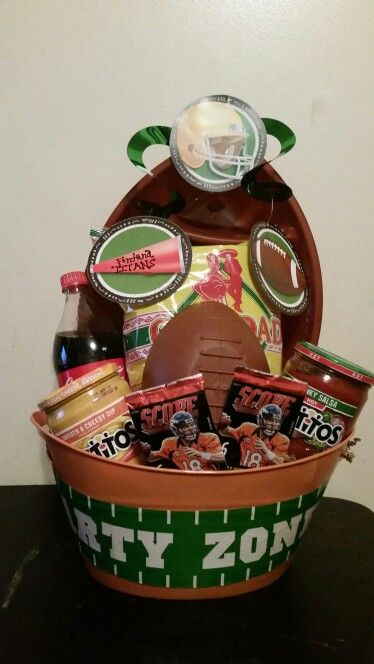 Football Raffle Basket Football Raffle Basket, Fathers Day Gift Basket Ideas, Diy Father's Day Gift Baskets, Auction Gift Basket Ideas, Tricky Tray, Chinese Auction, Fundraiser Baskets, Theme Baskets, Silent Auction Baskets