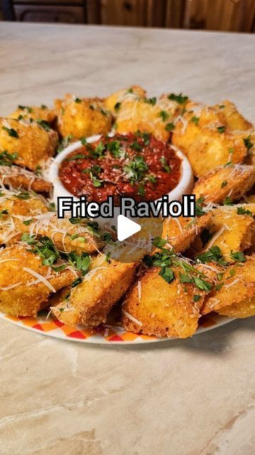 Fried Ravioli, Hummus Chips, Cheese Ravioli, Ravioli Recipe, Frying Oil, Italian Pasta, Tomato Basil, Marinara Sauce, Fresh Parsley