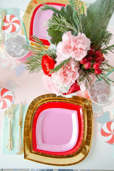 Pink and Red Christmas table ideas! Fun and bright table inspiration for your next christmas party! Bright Christmas Table, Pink And Red Christmas Table Decor, Pink And Red Christmas Table Setting, Pink And Red Christmas Table, Merry And Bright Christmas Table Decor, Pink Red Christmas Table Setting, Bright Christmas Decor, Merry And Bright Christmas Tablescape, Red Table Settings