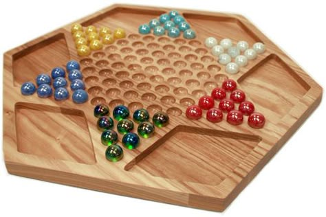 chinese checkers Crokinole Board, Games For Families, Top Board Games, Montessori Diy, Wooden Board Games, Wood Craft Patterns, Chinese Checkers, Small Ideas, Woodwork Projects