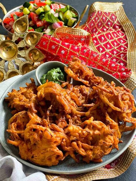 Bring this popular Indian street food into your kitchen and you’ll be amazed how easy it is to make. This onion bhaji recipe is aromatic, crispy and perfectly fried—a delicious addition to any meal. Onion Bhaji Recipe, Onion Bhaji Recipes, Kanda Bhaji, Onion Fritters, Ginger Salad Dressings, Onion Bhaji, Asian Side Dishes, Cilantro Chutney, Indian Side Dishes