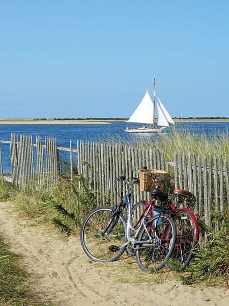 Nantucket; photo by John Fitzgerald Scenic Places, Nantucket Island, John Fitzgerald, Cottage By The Sea, I Love The Beach, Beach Living, Sailing Yacht, Mediterranean Sea, Beach Cottages