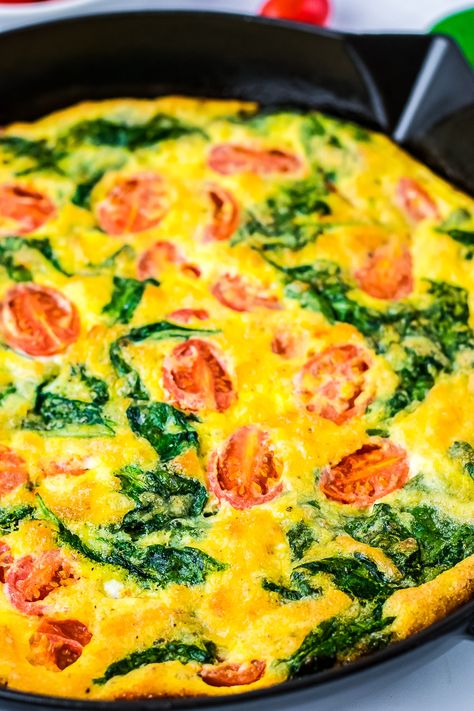 This frittata recipe is loaded with tasty ingredients - tomato, spinach, and swiss cheese are in every bite. All of the ingredients are mixed together along with egg and seasonings, poured into a cast iron skillet and then baked in the oven. #frittata #recipe Oven Frittata, Oven Baked Frittata, Fritata Recipe, Frittata Recipes Breakfast, Spinach Frittata Recipes, Tomato Frittata, Baked Frittata, Zucchini Frittata, Spinach Breakfast