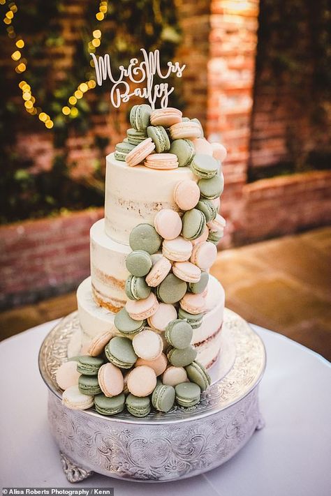 Wedding Cake Macaron Decoration, Macaroon Tower Wedding Cake, Theme Champetre, Macaroon Wedding Cake, Macaron Wedding Cake, Macaroon Wedding, Macaroon Wedding Cakes, Macaroon Cake, Wedding Macarons