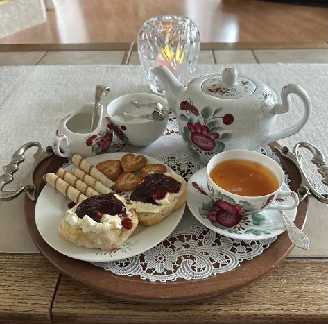 Having Tea Aesthetic, Tea And Cookies Aesthetic, English Tea Aesthetic, Tea Party Aesthetic Vintage, Tea Shop Aesthetic, Tea Time Aesthetic, Tea Party Aesthetic, Tea And Cake, Yummy Comfort Food