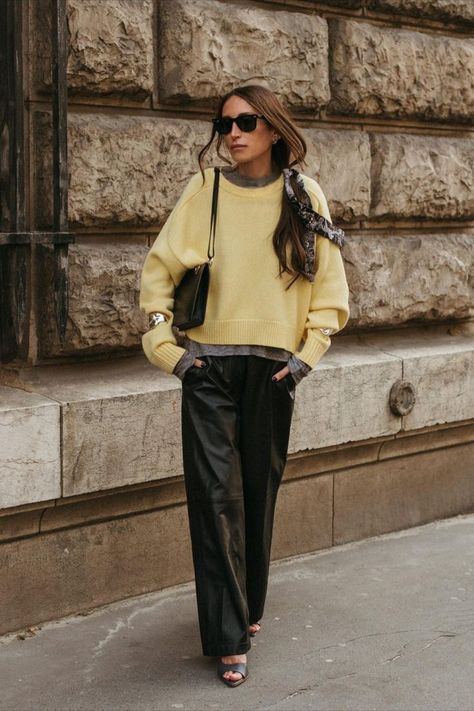 Yellow Jumper Outfit, Yellow Sweater Outfit, Outfit Ideas For Spring, Yellow Jumper, Striped Knitwear, Style Rut, Trendy Outfit Ideas, Jumper Outfit, Metallic Pants