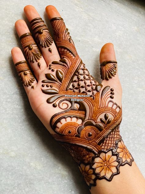 https://instagram.com/bridalpoonammehendi_designer Mehandi Wedding, Mehendi Art, Simple Mehndi Design, Mehndi Designs 2018, Mehndi Designs Bridal Hands, Beautiful Henna, Rose Mehndi Designs, Mehndi Designs For Kids, Mehndi Design Pictures