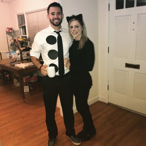 Pam Halloween Costume, Three Hole Punch Jim, The Office Costumes, Office Halloween Costumes, Easy Couples Costumes, Jim And Pam, Halloween Costumes Diy Couples, Three Hole Punch, Costumes For Halloween