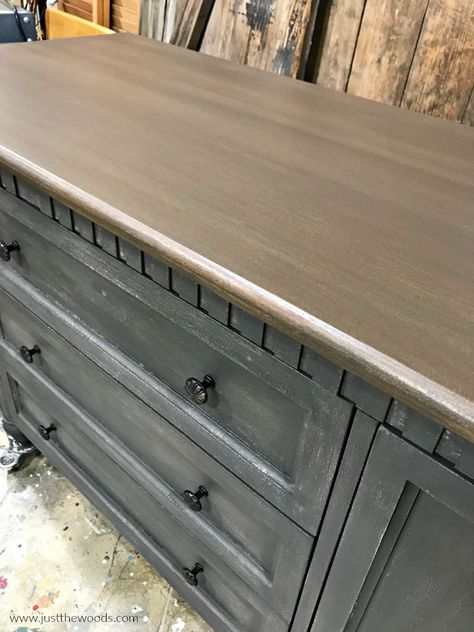 Restain Furniture, Diy Painted Dresser, Gray Wash Furniture, Grey Painted Dresser, Dresser Projects, Paint Dresser Diy, Refinished Dresser Diy, Paint A Dresser, Paint Tricks