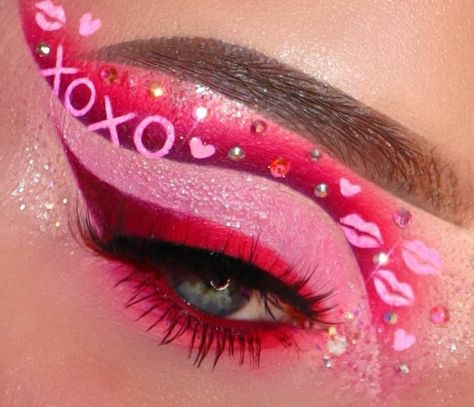 Eye makeup/eye shadow looks/ valentine's day makeup /red /pink Icee Cherry, Cherry Palette, Candy Makeup, Day Makeup Looks, Maybelline Superstay, Valentine Wishes, Valentines Day Makeup, Love Day, Makeup Pro