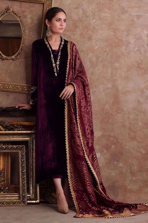 Velvet Long Shirt, Velvet Pakistani Dress, Banarsi Dupatta, Velvet Dresses Outfit, Velvet Suit Design, Fashion Abaya, Velvet Dress Designs, Velvet Dress Long, Designer Party Dresses