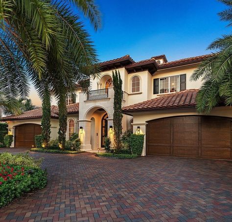 Mediterranean Florida Homes, Traditional Spanish House Exterior, Middeteranian House, Boca Raton Houses, Boca Raton Florida Houses, Latin House Aesthetic, Mediterranean Style Mansion, Florida Spanish Style Homes, Mediterranean Home Aesthetic