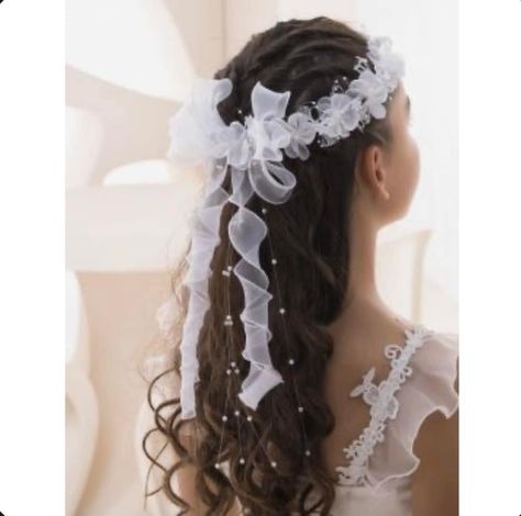 Flower Girl Wedding Hair, Communion Headpiece, Communion Hairstyles, Queen Wedding Dress, Girls First Communion Dresses, First Communion Veils, Communion Veils, Peinados Hair Styles, Holy Communion Dresses