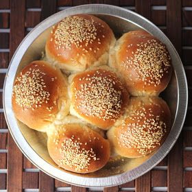 Small Batch Dinner Rolls, Small Batch Dinner, Fresh Buns, Bread Machine Rolls, Rv Food, Yeast Rolls Recipe, Small Batch Cooking, Savory Baking, Meals For 2