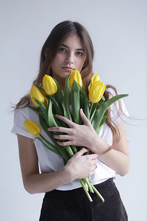 Pose Reference Photo Holding Something, Person Holding Bouquet Drawing Reference, Pose Reference Flowers, Someone Holding Flowers, Holding A Flower Reference, Flower Pose Reference, Poses Holding Flowers, Holding Bouquet Of Flowers Pose, Person Holding Bouquet