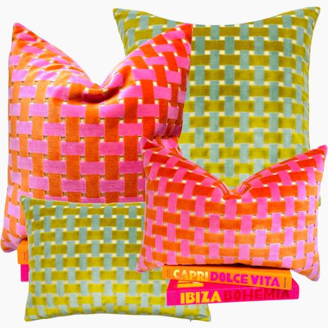 Hot Pink Throw Pillows, Living Room Orange, Colorful Throw Pillows, Bedroom Orange, Pink Throws, Pink Throw Pillows, Room Stuff, Design Movements, Throw Pillows Bed