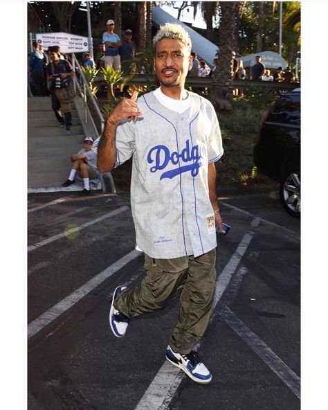 Dodger Jersey Outfit For Men, Dodger Jersey Outfit, Jersey Baseball Outfit, Baseball Outfits Men, Supreme Outfits Men, Baseball Shirt Outfit Mens, Baseball Jersey Outfit Men, Jersey Outfit Ideas, Baseball Jersey Fashion