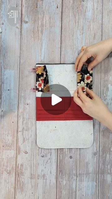 Diy Wrist Wallet, Diy Purse Strap, Clutch Purse Tutorial, Tendersmile Handmade, Clutch Bag Tutorial, Diy Clutch Bag, Handmade Clutch Purse, Clutch Sewing, Clutch Tutorial