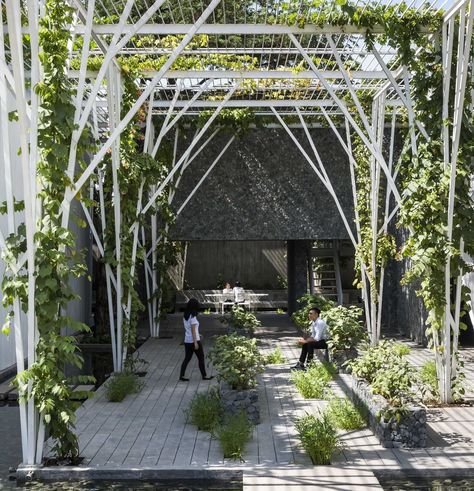 Gallery of Vegetable Trellis / Cong Sinh Architects - 6 Ombra Pergola, Vegetable Trellis, Urban Regeneration, Trellis Ideas, Garden Architecture, Landscape Garden, Green Architecture, Shade Structure, Diy Pergola