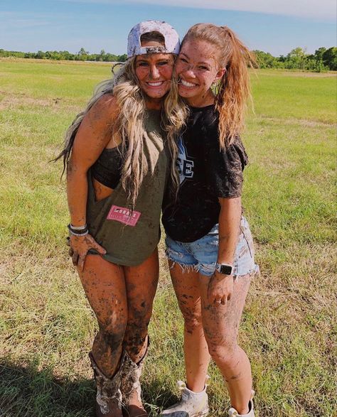 Mudding Outfits For Women, Mudding Outfit, Country Best Friend Pictures, Leah Fish, Custom Hey Dudes, Country Friends, Country Best Friends, Bestie Things, Cute Cowgirl Boots