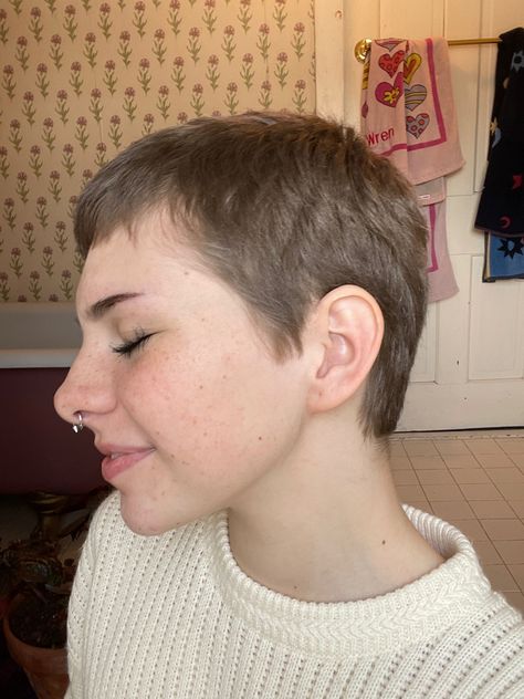 Buzzed Head Women, Styling A Buzzcut, Women Buzzcut Growing Out, Grow Out Buzz Cut Women, Really Short Hair Women, Female Buzzcut Round Face, Long Buzz Cut Woman, Buzz Cut Grow Out, Growing Out Buzzcut Women