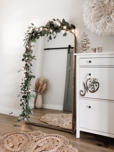 Lash Room Christmas Decor, Entryway Mirror Ideas, Christmas Mirror, Christmas Entryway, Entryway Mirror, Lash Room, Eucalyptus Garland, Mirror Ideas, Merry Christmas Eve