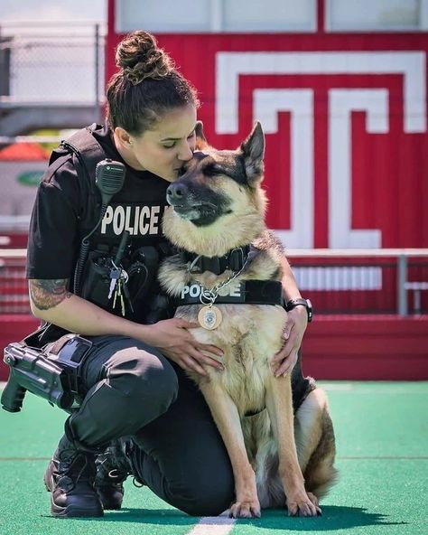 Puppy Love Moments! 🐾 Working Dog Breeds, K9 Police Dogs, Police Love, K9 Officer, Love Moments, Army Dogs, German Shepherd Pictures, Funny German Shepherd, Female Police Officers