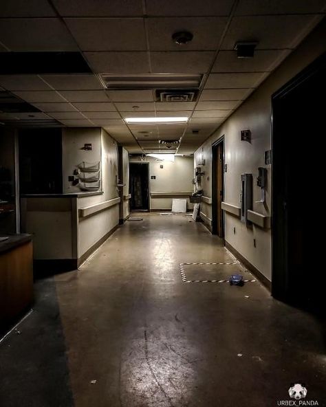 Giant Hospital In IDAHO Still Had Power After Years Of Being Abandoned. [OC] : urbanexploration Dystopian Hospital, Fantasy Hospital, Abandon Hospital, Zombie Hospital, Creepy Hospital, Abandoned Laboratory, Abandoned Office, Waverly Hills, Haunted Hospital