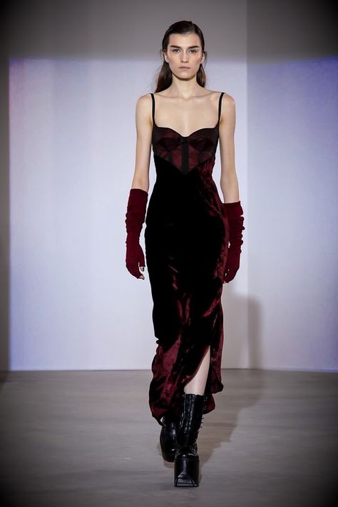 Olivier Theyskens, Runway Fashion Couture, Looks Vintage, Fancy Dresses, Couture Fashion, Look Fashion, Pretty Dresses, Runway Fashion, Aesthetic Clothes