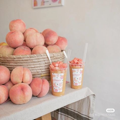 Peach Aesthetic, Peach Art, Junk Food Snacks, Peach Tea, Aesthetic Picture, Sweet Peach, Strawberry Milk, Just Peachy, Dessert Drinks