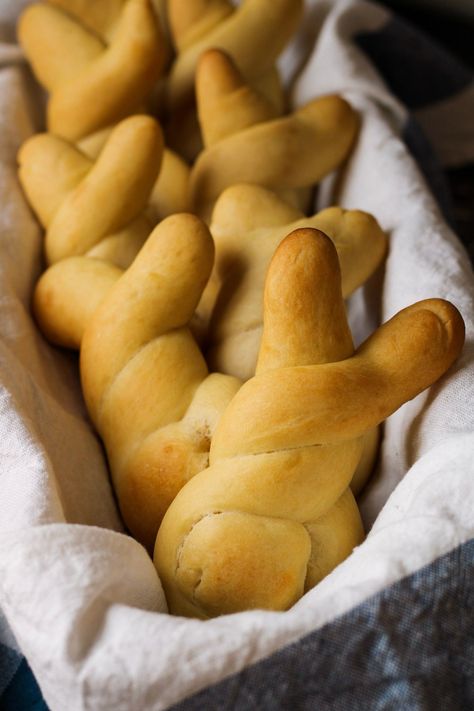 What is Easter without an adorable bunny shaped roll? My family's recipe for Bunny Buns is so easy to follow, even my toddler could help. I love them with breakfast or Easter dinner! #bakesandblunders #baking #foodblogger #easter Easter Bunny Rolls, Easter Rolls, Bunny Rolls, Bunny Buns, Bunny Bread, Easter Bun, Baking Buns, Easter Bread, Easter Baking