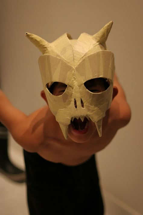 Cardboard Masks, Cardboard Costume, Cardboard Mask, Cardboard Sculpture, Head Mask, Arte Robot, Paper Mask, Mask Ideas, Skull Mask