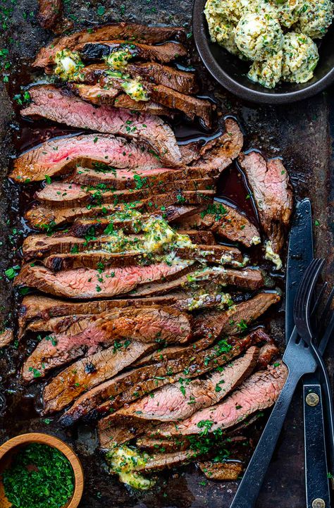 Cast Iron Flank Steak, Napa Cabbage Slaw, How To Prepare Steak, Marinade Flank Steak, Broiled Steak, London Broil Recipes, Top Round Steak, Garlic Steak, Marinated Flank Steak