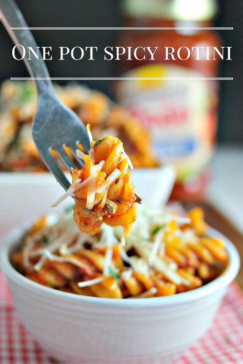 One Pot Spicy Rotini Pasta Rotini Pasta Recipes, Pesto Pasta Recipes, Rotini Pasta, Dinner Night, Pizza Recipes Homemade, Pasta Dinner Recipes, Perfect Pasta, Easy Pasta Recipes, Pasta Recipe