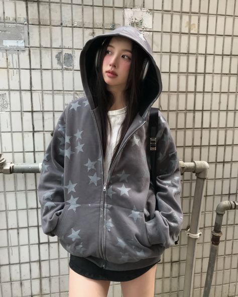 Oversized Zip Up Hoodie Outfit, Gray Hoodie Outfit, Oversized Zip Up Hoodie, Outfit Inspo Casual, Diamond Star, Hoodie Outfit, Edgy Look, Oversized Hoodie, Basic Outfits