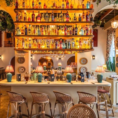 Top des meilleurs restaurants mexicains de Lyon Mexican Restaurant Decor, Concept Restaurant, Chaise Restaurant, Decoration Restaurant, Bar Restaurant, Mexican Restaurant, Restaurant Interior, Restaurant Decor, Lyon