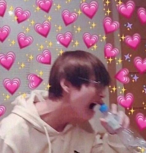 !!! Bts Emoji, Too Much Love, Heart Meme, Bts Meme Faces, Cute Love Memes, Bts Reactions, Bts Meme, Memes Kpop, Cute Memes