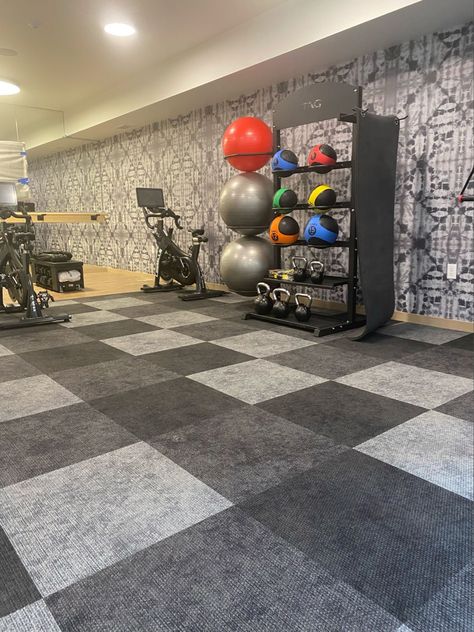 Modern Gym, Modular Tile, Felt Cushion, Waterproof Floor, Flooring Installation, Engineered Flooring, Floor Ideas, Floor Workouts, Waterproof Flooring