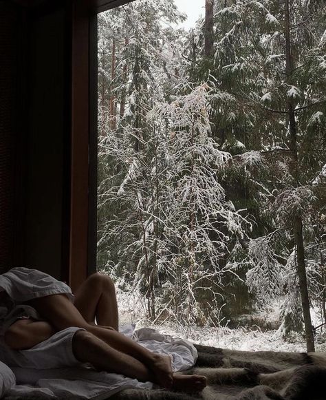 Spanish Romance, Snow Cabin, Snowy Cabin, Cabin Aesthetic, Winter Cabin, Winter Love, Ski Trip, Winter Aesthetic, Christmas Aesthetic