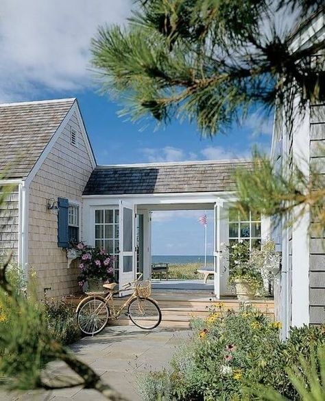 Designing a Beautiful Breezeway ... Cod Aesthetic, Breezeway Ideas, Architecture 101, Covered Walkway, Casas Coloniales, Home Tips, Garage Design, Garage House, Beach Cottages