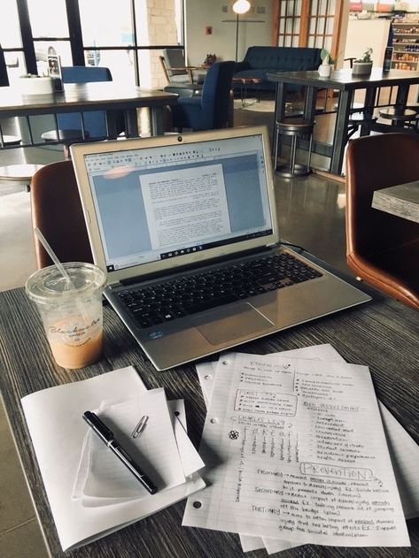 ℭ𝔬𝔰𝔪𝔦𝔠 𝔊𝔦𝔯𝔩 on Twitter: "Mondays… " Desk Organization College, Planning School, Book And Coffee, Back To University, Coffee Study, Studera Motivation, Motivation Study, College Motivation, Study Board