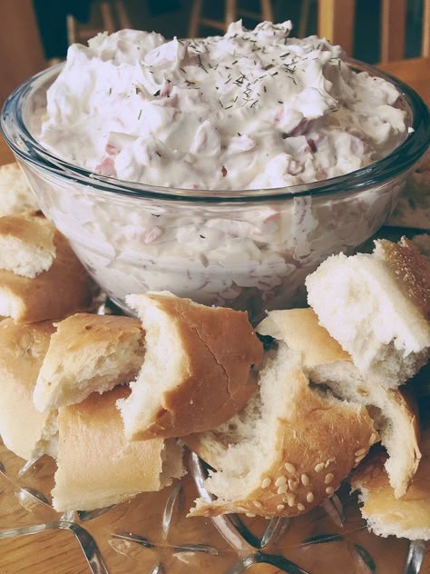 Bagel Dip Recipe, Bagel Dip, English Cheese, Gluten Free Puff Pastry, Chipped Beef, Best Bagels, Bagel Recipe, Snack Dip, Party Snack