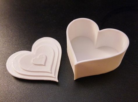 Heart+Box+Container+with+Lid+by+RayneMan. 3d Ideas, Container Ideas, 3d Printing Art, 3d Printing Diy, 3d Printed Objects, 3d Printing Projects, Heart Box, Box With Lid, 3d Printer