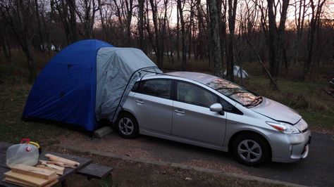 Prius Tent Prius Camper, Prius Camping, Camping Quebec, Camping Essentials List, Car Tent Camping, Stealth Camping, Solo Camping, Car Tent, Camping List