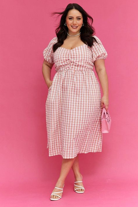 Plus size or curvy women's pink check midi dress ruched bodice gingham puff sleeve. For 18-45 years old plus-size female. Designed in Australia, but made in overseas from quality fabric and material; imported. Machine wash cold Warm Cardigan Outfit, Curvy Fashion Summer, Puffy Sleeve Dress, Trendy Jumpsuit, Plus Size Summer Outfits, European Summer Outfits, Breezy Dress, Ruched Bodice, Plus Size Summer