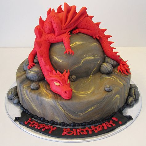 red dragon | par Artisan Cakes by e.t. Cheesecake Cake Pops, Dragon Birthday Cakes, Nice Cakes, Mountain Cake, Gold Ore, Dragon Cakes, Crochet Easter Basket, 6th Birthday Cakes, Dragon Cake