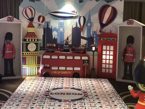 London/England Birthday Party Ideas | Photo 10 of 65 London Theme Parties, Language Classroom Decor, British Themed Parties, School Hallway Decorations, England Party, Coronation Party, Uk Parties, London Decor, British Party