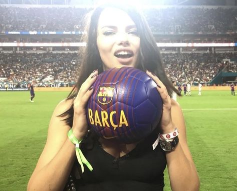 Adriana Lima Model, Lima Model, Football Girlfriend, Alena Shishkova, Futurisme Retro, Football Wags, 2013 Swag Era, Barcelona Team, Adriana Lima