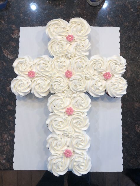 Communion Luncheon Ideas, 1st Communion Cakes Girl, First Communion Luncheon Ideas, Baptism Cupcakes Girl, Conformation Party, 1st Communion Party Ideas, 1st Communion Cakes, Confirmation Cupcakes, Cross Cupcake Cake